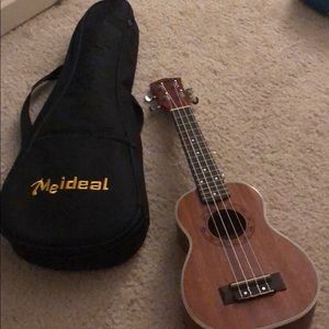 Meideal Ukulele and Case and strap